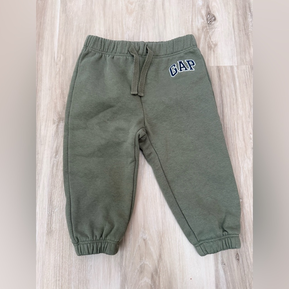 Baby Gap Boy’s Olive Sweatpants 12-18m